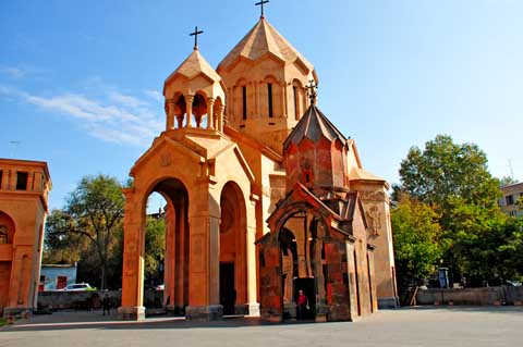 Holy Mother of God Kathoghike Church und Saint Anna Church Surb Anna ekekheci, Abovyan poxoc, Yerevan / Erivan