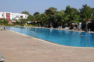Mahabalipuram - Pool Chariot Beach Resort