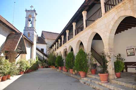 Kloster Chrissoroyiatissa bei Panagia