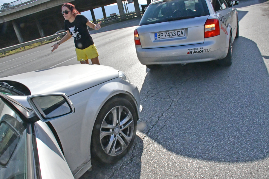 E871, Sofia, Unfall mit Fahrerflucht einer bulgarischen Autofahrerin (Audi BP 7433 CA), Умишлена автомобилна катастрофа с неоторизирано отстраняване на българката, причинила катастрофата (Audi BP 7433 CA)