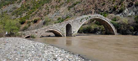 unbenannte antike Brücke über Shkumbin