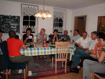 in gemütlicher Runde