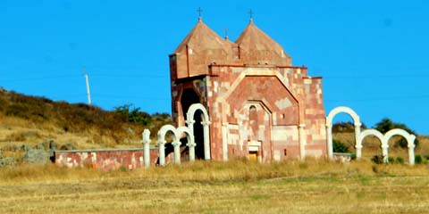 Holy Trinity Altar of Hope / Aibenaran, Artashavann