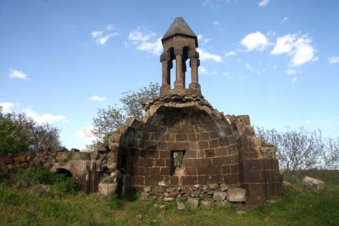 Surb Tadevos Araqyal church, Artashavan