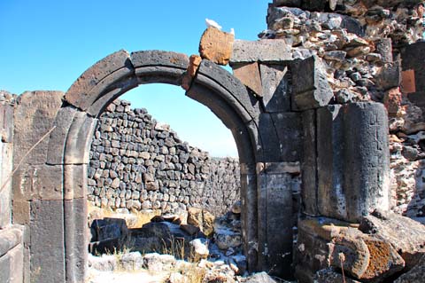 Kloster Saint Sarkis / Sargis Monastery / Surp Sarkis Vank Սուրբ Սարգիս Վանք / Ուշի Վանք in Ushi Ուշի