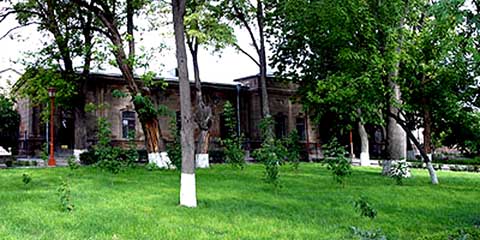 Verwaltungsgebäude InterContinental Building Building (ehemals Synodengebäude) Վարչական շենք Echmiadzin