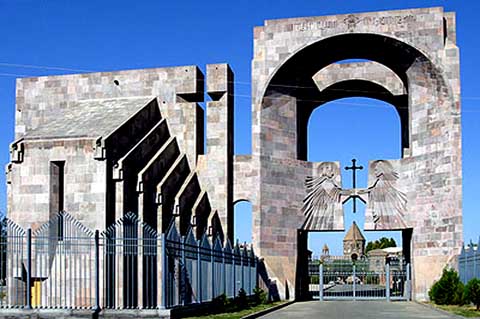 Haupttor St. Grigor Lusavorichs Echmiadzin