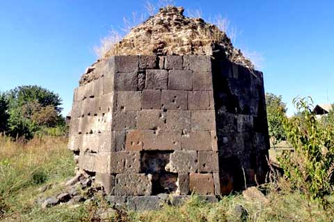 Muslim mausoleum, Aghavnatun