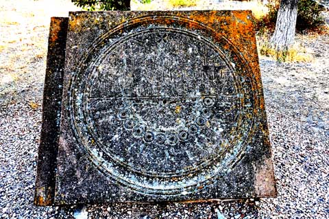 Sonnenuhr - Kathedrale Zvartnots /  Zvartnots Cathedral Զուարթնոց տաճար / Զվարթնոց տաճար