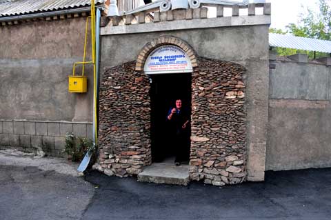 Levon Arakelyan’s “Miracle” Cave / Divine Underground, Arinj