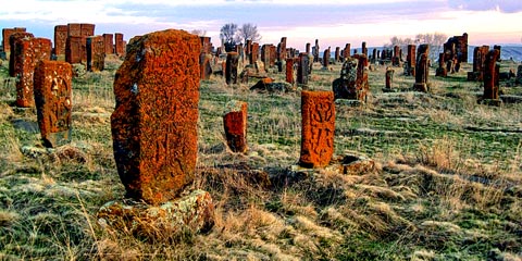 Khachkars / Chatschkars auf dem Friedhof von Noradus / Noraduz