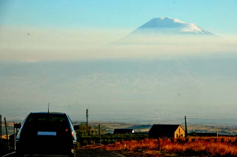 Zoravan H-4 Blick auf den Berg Ararat