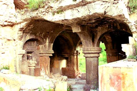 Hnevank Monastery, Lori