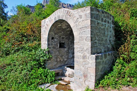 Brunnen in Old Chndzoresk / Khndzoresk