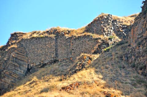 Mauerreste der Festung von Vorotnaberd / Worotnaberd
