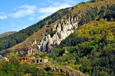 Tuffsteinfelsen an der E117 / Yerevanyan Hwy bei Goris