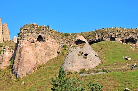 Höhlensiedlung / Felspyramiden in Goris