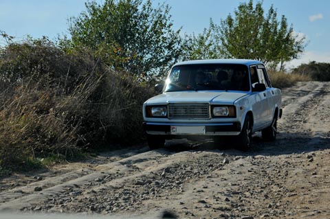 Gegenverkehr in Old Chndzoresk / Khndzoresk