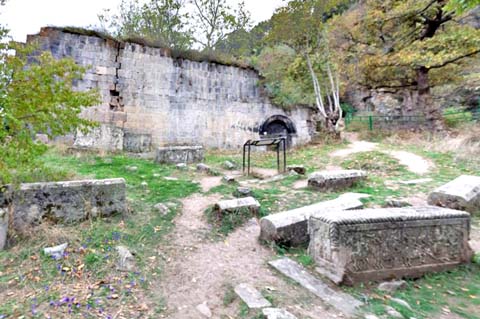 Einsiedelei und Kirchenschule Anapati Անապատի