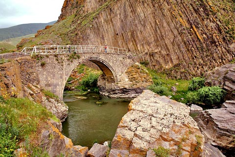 Melik Tangi Bridge