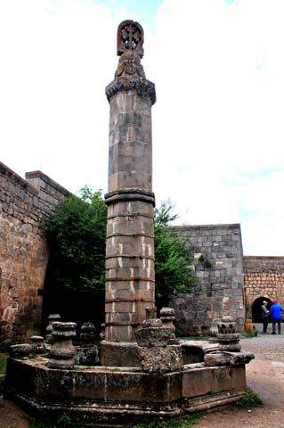 Gavazan - Pendulous Column im Klosterkomplex Tatew / Monastery Tatev / Տաթևի վանք