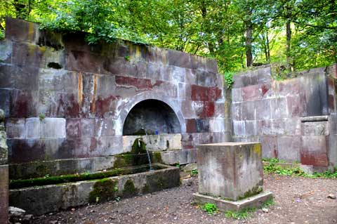 Brunnen am  Monastery Complex Makaravank, Մակարավանք bei Achajur Աչաջուր