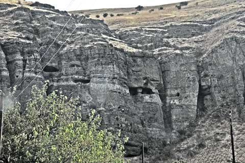 Höhlengräber Cave tombs Voghjaberd Ողջաբերդ