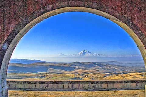 Charents Arch Չարենցի կամար, Voghjaberd