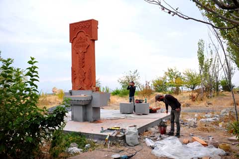 Khachkarherstellung an der Saint Sargis Church, Nor-Nork, Yerevan / Erivan