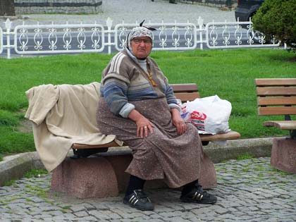 Taubenfutter-Verkäuferin in Istanbul