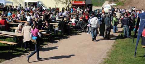 Viele Familien nutzten das herrliche Wetter zu einem Besuch des Frühlingsfestes