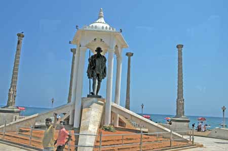 Indien Ponicherry - Gandhi Statue