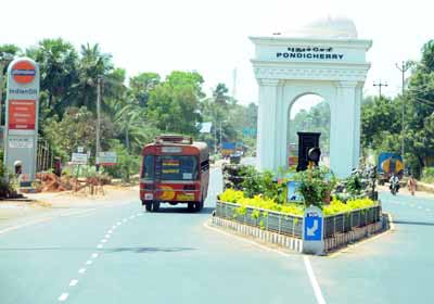 Ortseingang von Pondicherry aus Richtung Mahabalipuram an der Küstenstraße