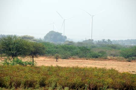Indien Andippatti - Windkraftanlage an dem NH49