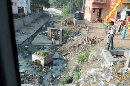 Indien Madurai Kloake in Doak Nagar