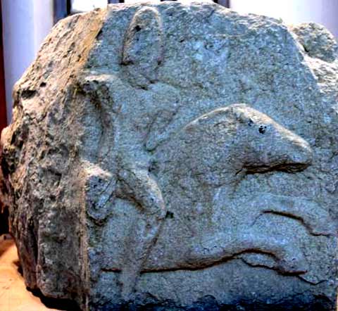 Teile vom Relief 7 im Bishapur Historical Museum