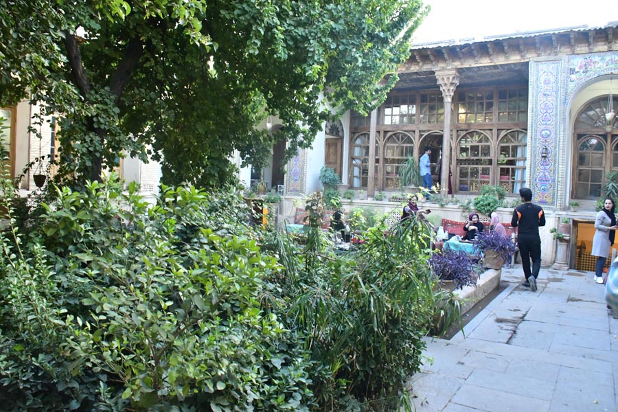 Manteghinejad / Manteghi Nezhad Historical House, Shiraz