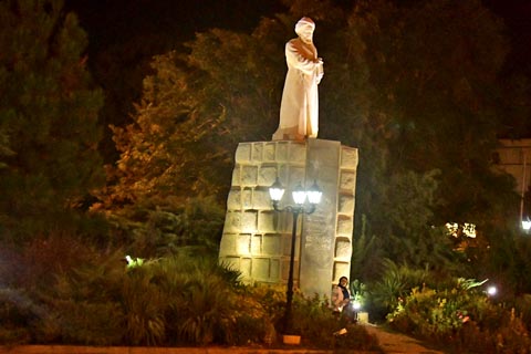 Bu Ali Sina Garten mit der Bu Ali Sina Statue, Hamedan