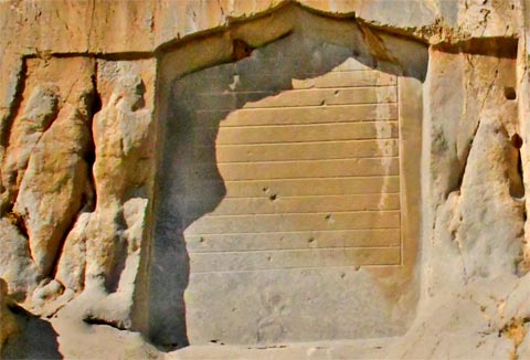 Mithradata (Mithridates) II relief mit Safavid inscription, Bisotun