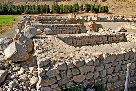 Behistun, Incomplete Sassanid Palace / unfinished Sasanian palace / Ilkhanidische-Karawanserei كاخ ناتمام ساساني