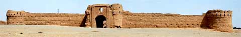 Caravanserai zwischen Nain und Yasd / Caravansary in Deser