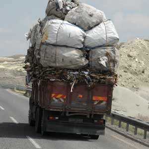 überladener LKW auf der D300 Kayseri