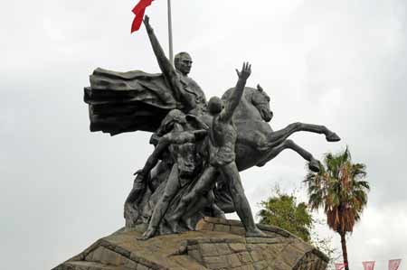 Atatürk Denkmal Antalya