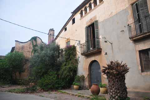 Colonia Güell - Can Soler de la Torre und Kapelle der Mutter Gottes der Schmerzen