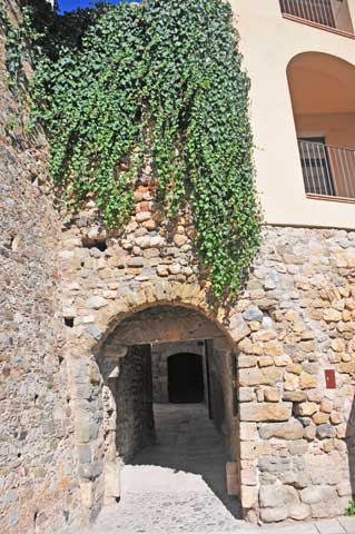 Portal de Pere III - Besalú