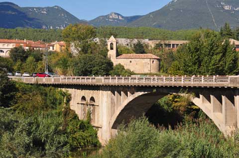 Besalu - Sant Martí de Capallada