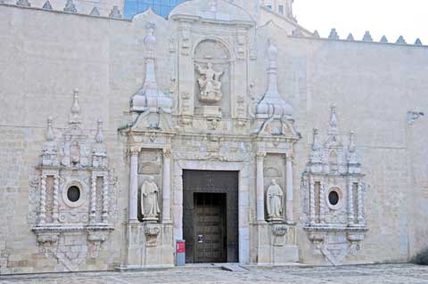 Monasterio de Santa María de Poblet - Portal der Abteikirche