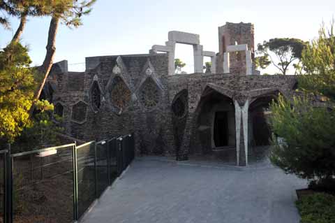 Colonia Güell - Gaudi´s Crypt