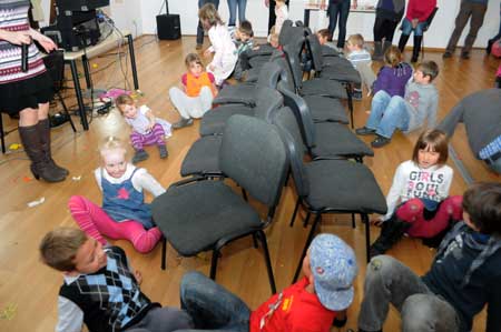 Stuhlpolonaise - Kinderkirmes in Bsleben