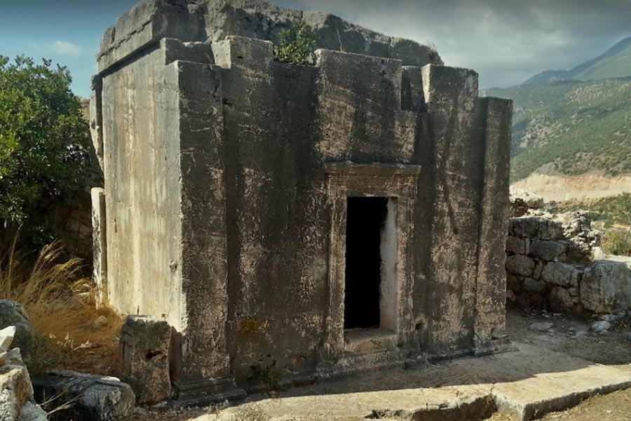 Doric Tomb / Akdam dor kaya Gömütü